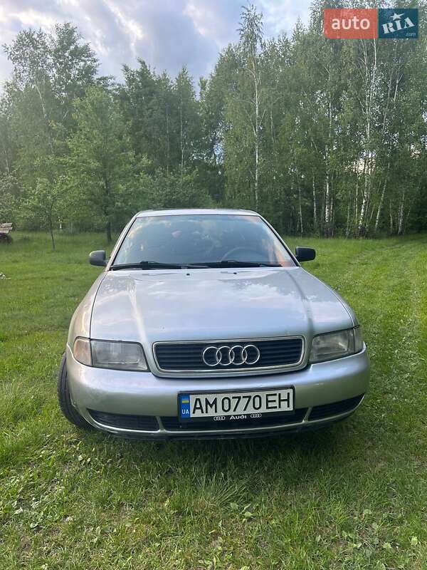 Седан Audi A4 1996 в Коростене