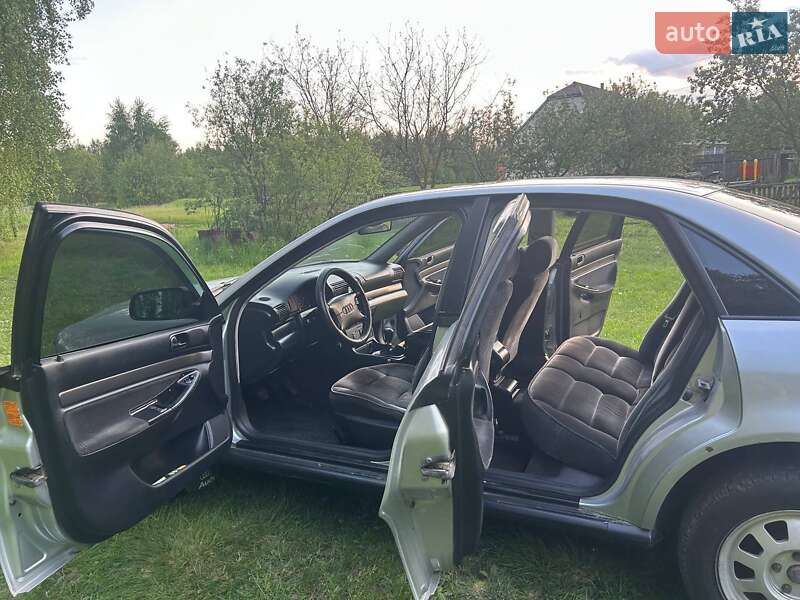 Седан Audi A4 1996 в Коростене