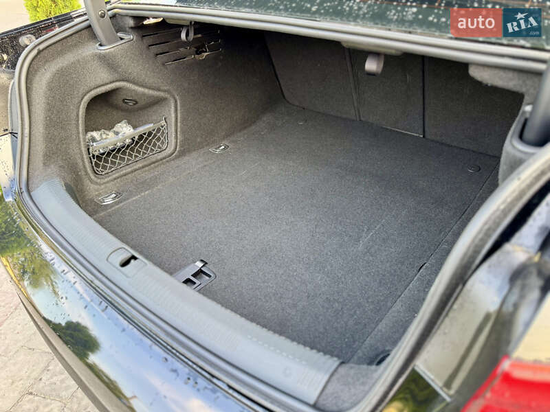 Седан Audi A4 2016 в Львове