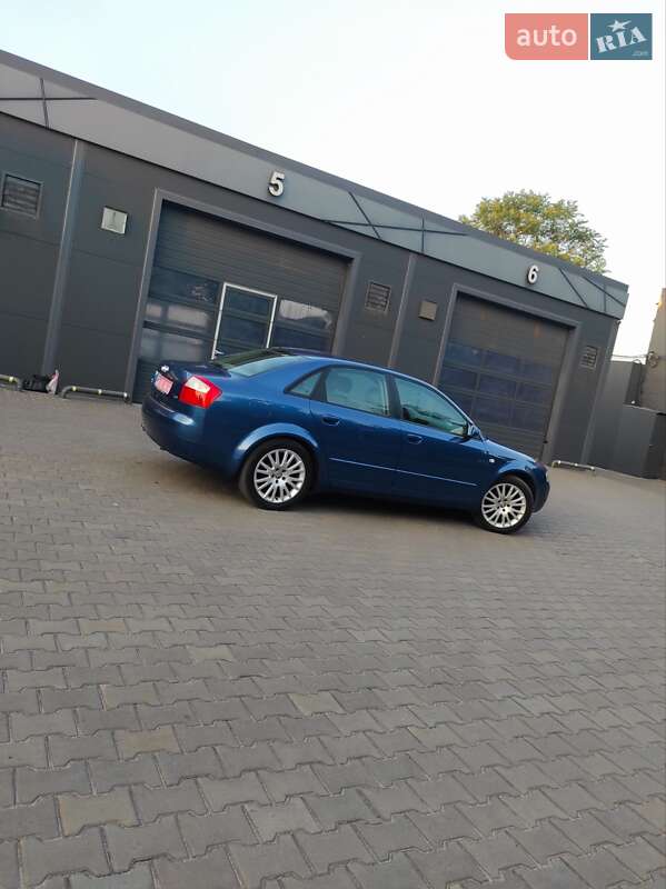 Седан Audi A4 2004 в Каменском