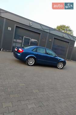 Седан Audi A4 2004 в 