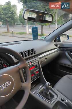 Седан Audi A4 2004 в 