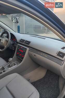 Седан Audi A4 2004 в 