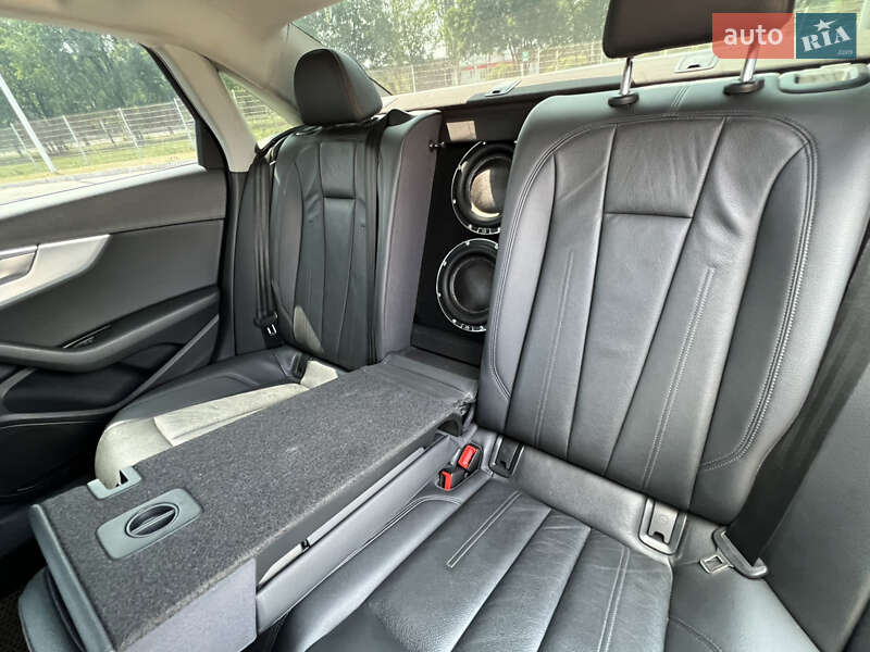 Седан Audi A4 2016 в Днепре