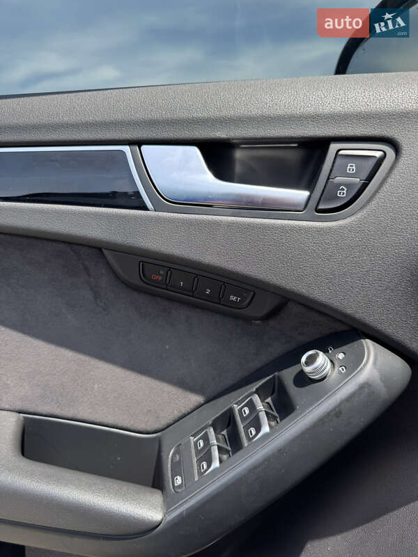Седан Audi A4 2015 в Львові