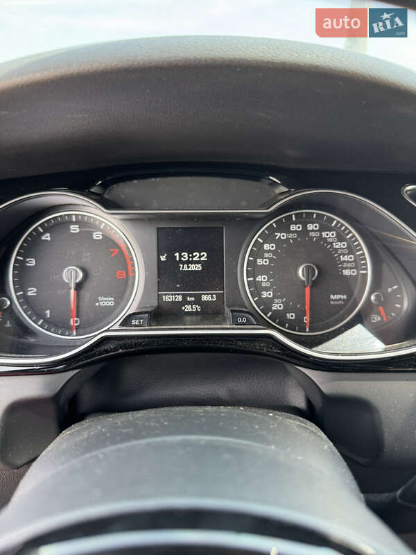Седан Audi A4 2015 в Львові