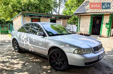 Седан Audi A4 1999 в Теофиполе