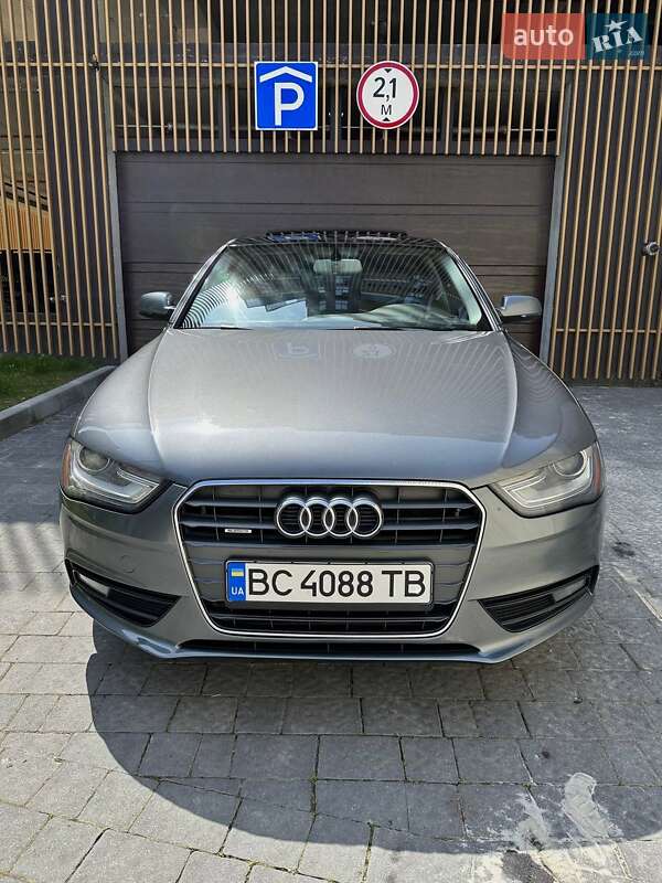 Седан Audi A4 2012 в Львове