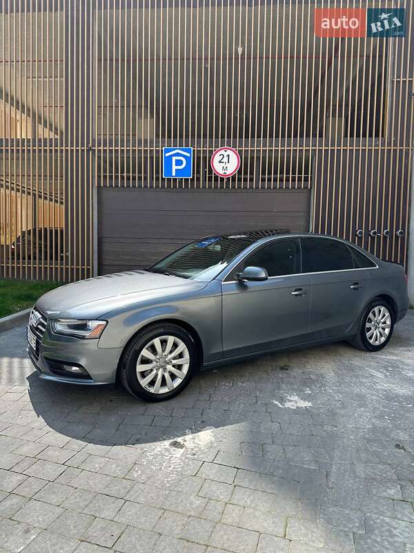 Седан Audi A4 2012 в Львове