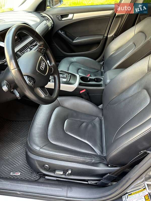 Седан Audi A4 2012 в Львове