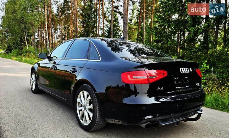 Седан Audi A4 2013 в Ивано-Франковске