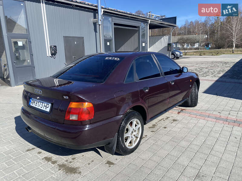Седан Audi A4 1996 в Быковке