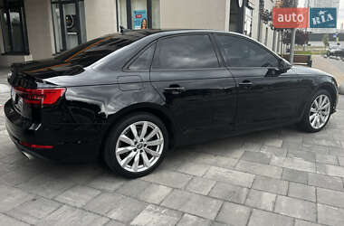 Седан Audi A4 2017 в 