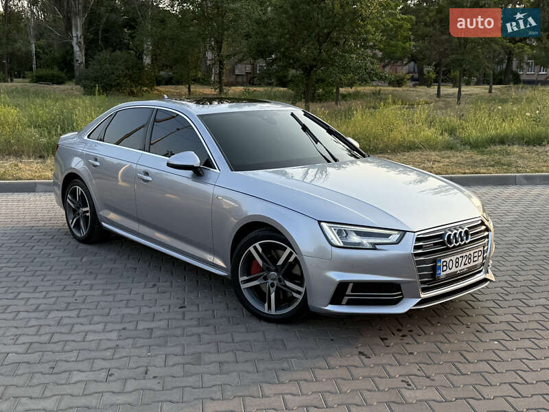 Седан Audi A4 2018 в 