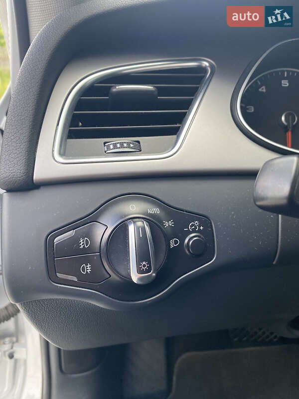 Седан Audi A4 2013 в Львові