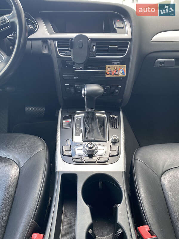 Седан Audi A4 2013 в Львові