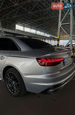 Седан Audi A4 2021 в 