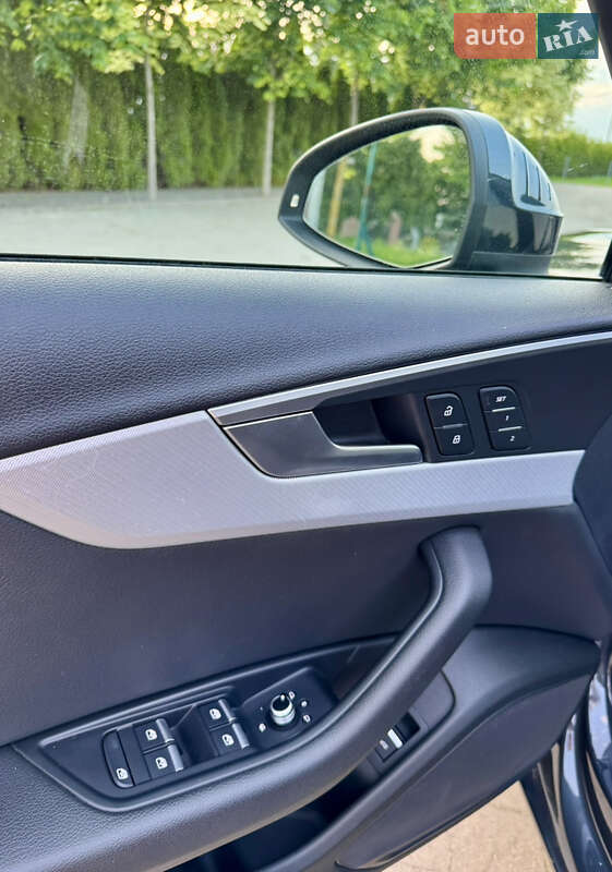 Седан Audi A4 2017 в Львове