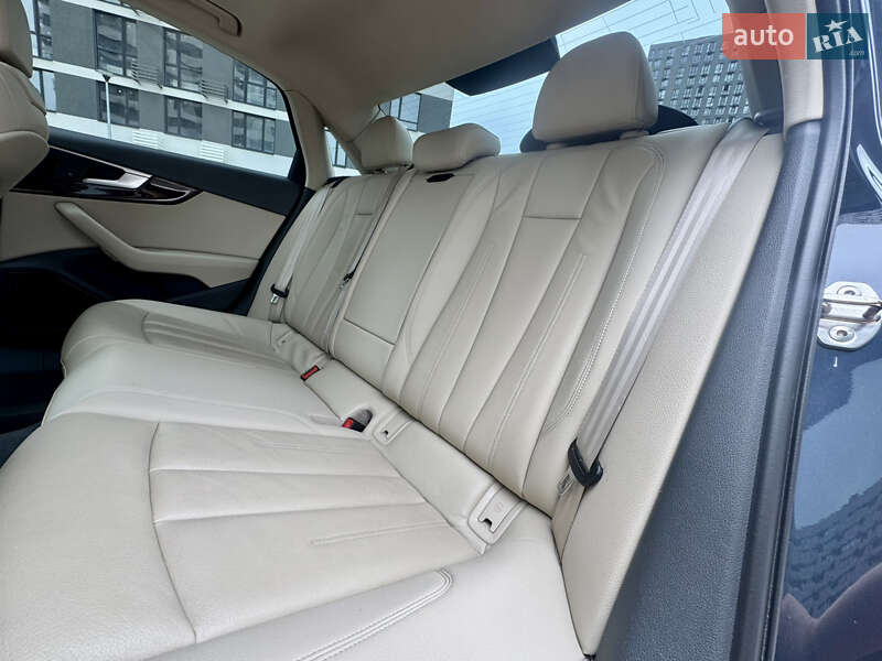 Седан Audi A4 2016 в Киеве