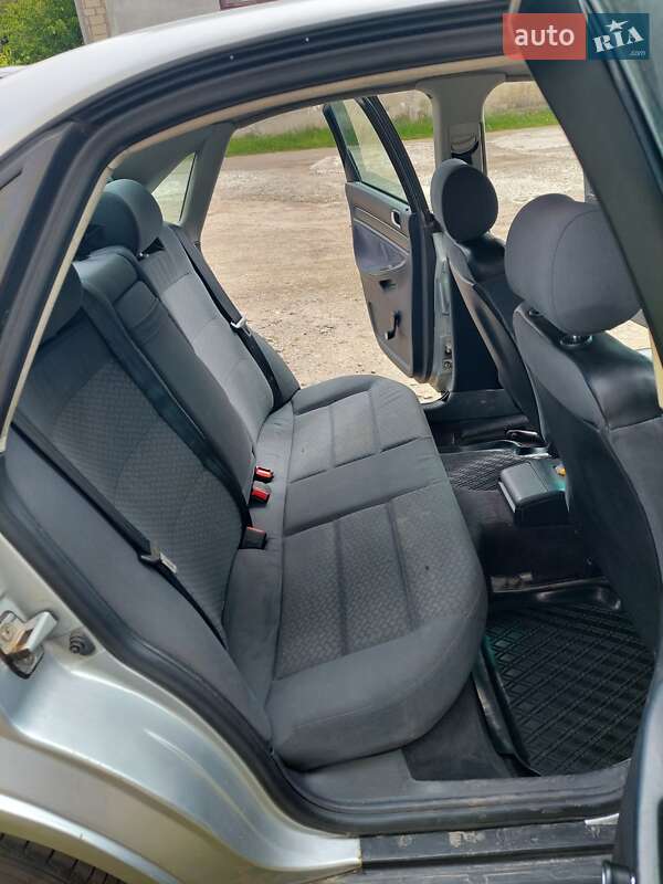 Седан Audi A4 1996 в Ровно