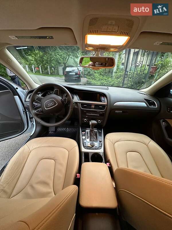 Седан Audi A4 2014 в Львові