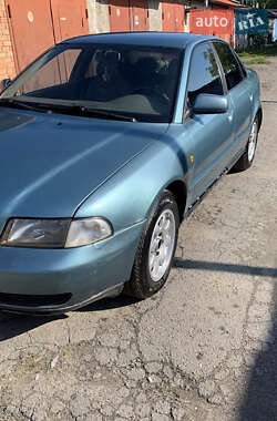 Седан Audi A4 1998 в 