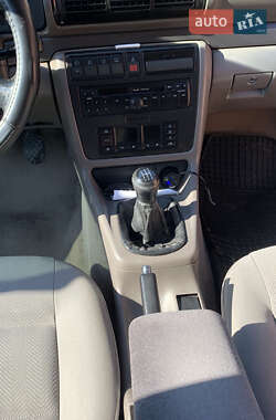 Седан Audi A4 1998 в 