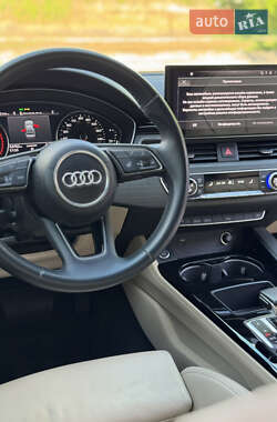Седан Audi A4 2020 в 