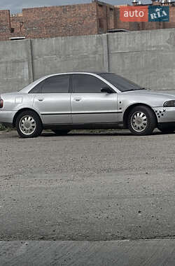 Седан Audi A4 1997 в 