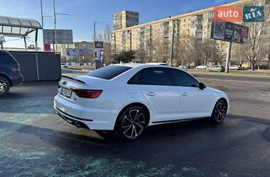 Седан Audi A4 2016 в 