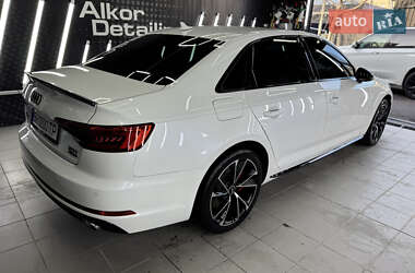 Седан Audi A4 2016 в 