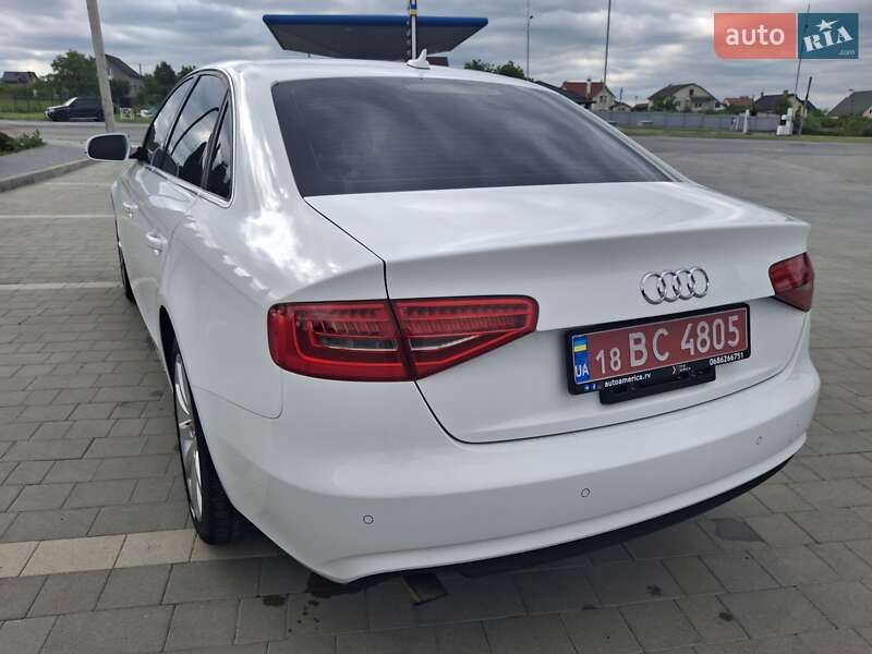 Седан Audi A4 2013 в Каменец-Подольском
