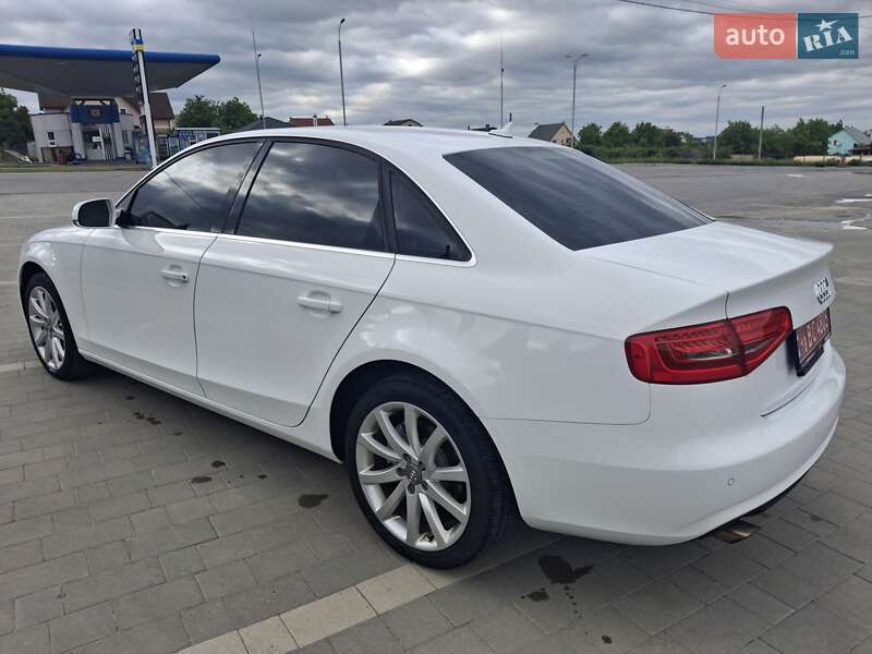 Седан Audi A4 2013 в Каменец-Подольском