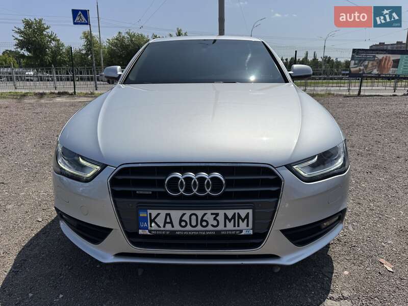 Седан Audi A4 2014 в Киеве