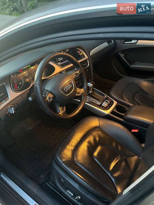 Седан Audi A4 2013 в Киеве