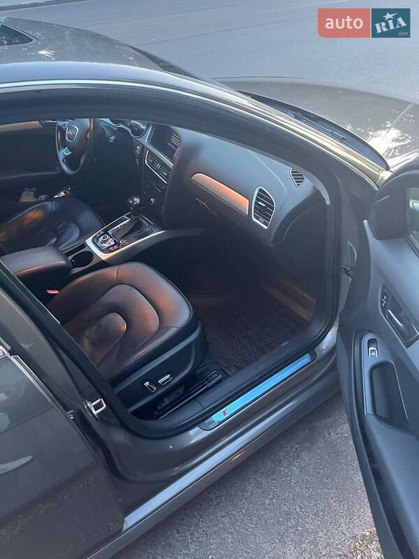 Седан Audi A4 2013 в Киеве