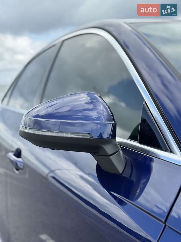 Седан Audi A4 2023 в Львове