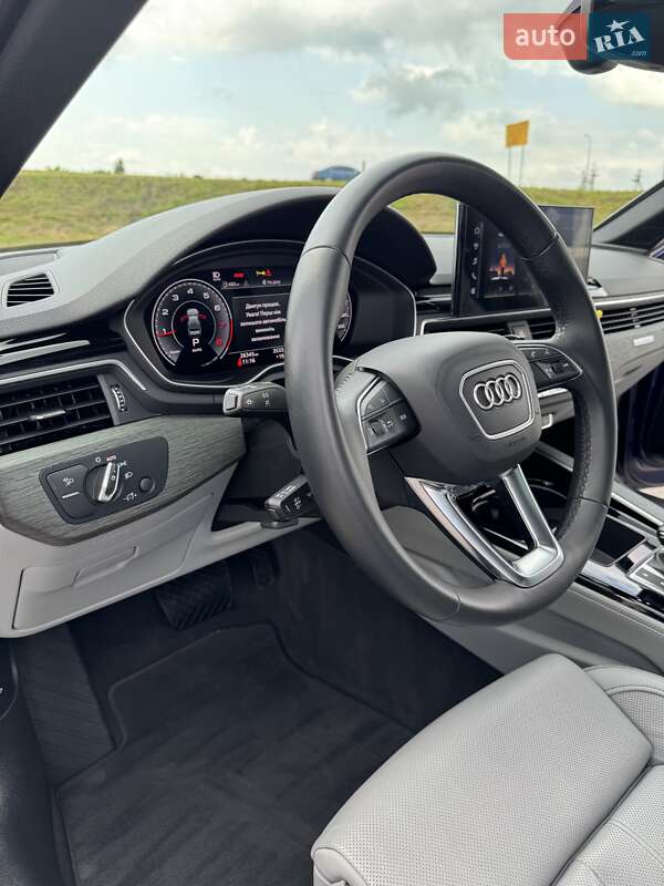 Седан Audi A4 2023 в Львове