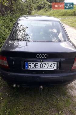 Седан Audi A4 1995 в Львові