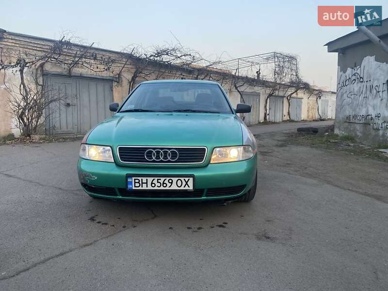 Седан Audi A4 1995 в 