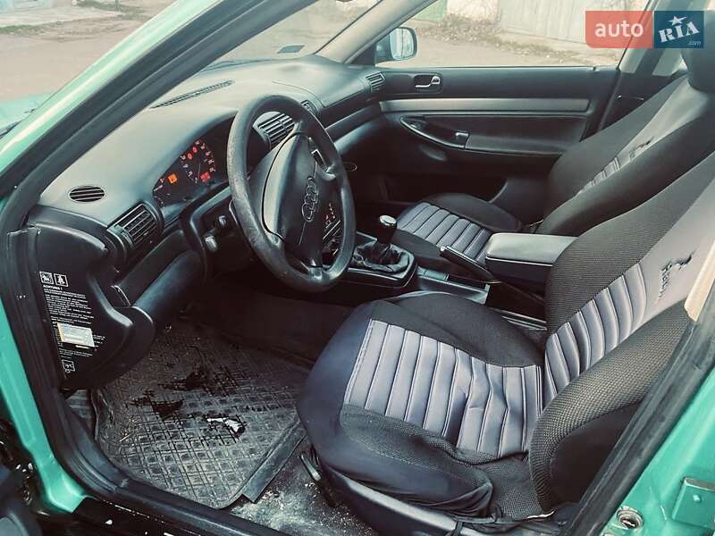 Седан Audi A4 1995 в Черноморске