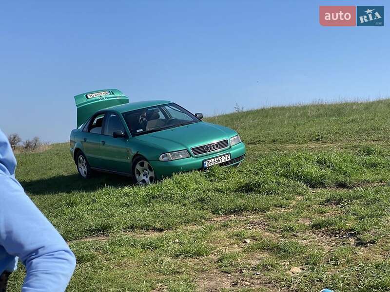 Седан Audi A4 1995 в Черноморске