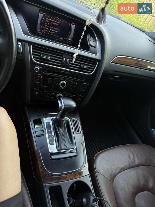Седан Audi A4 2012 в Ровно