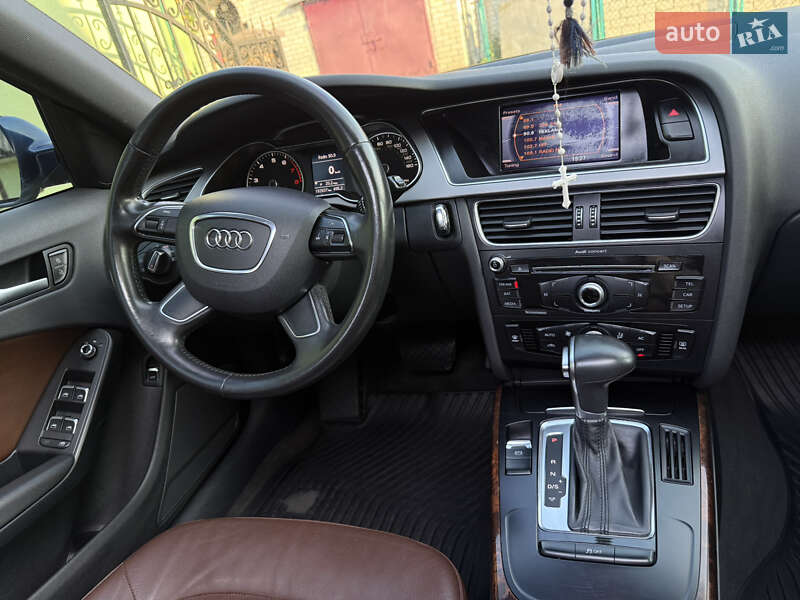 Седан Audi A4 2012 в Ровно
