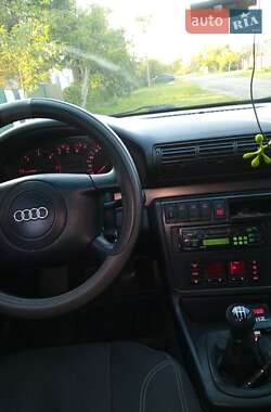 Седан Audi A4 1998 в 