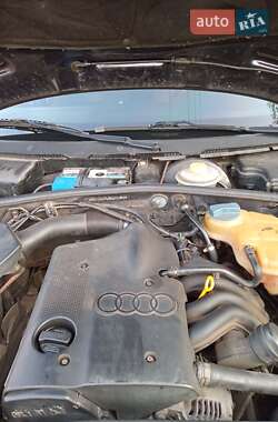 Седан Audi A4 1998 в 