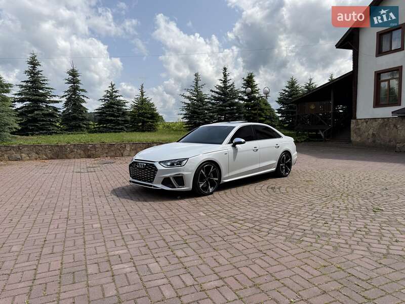 Седан Audi A4 2022 в Виннице