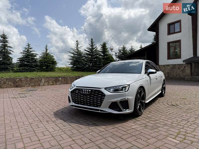 Седан Audi A4 2022 в Виннице