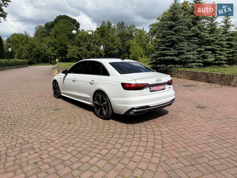 Седан Audi A4 2022 в Виннице