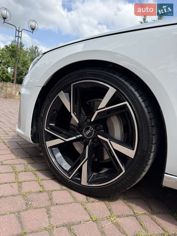 Седан Audi A4 2022 в Виннице